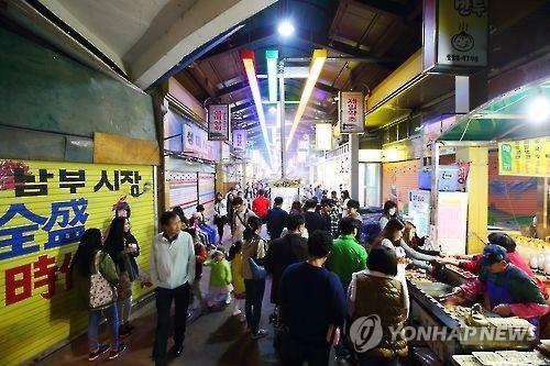 '이색적이고 맛있는 음식 가득' 전주 남부시장 야시장 재개장