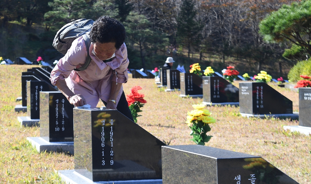 한과 슬픔 위로…71주기 거창사건희생자 합동위령제·추모식