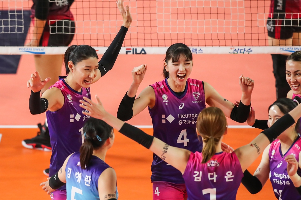 '김연경 효과' 흥국생명, 인삼공사에 셧아웃 승…2경기 연속 3-0(종합)