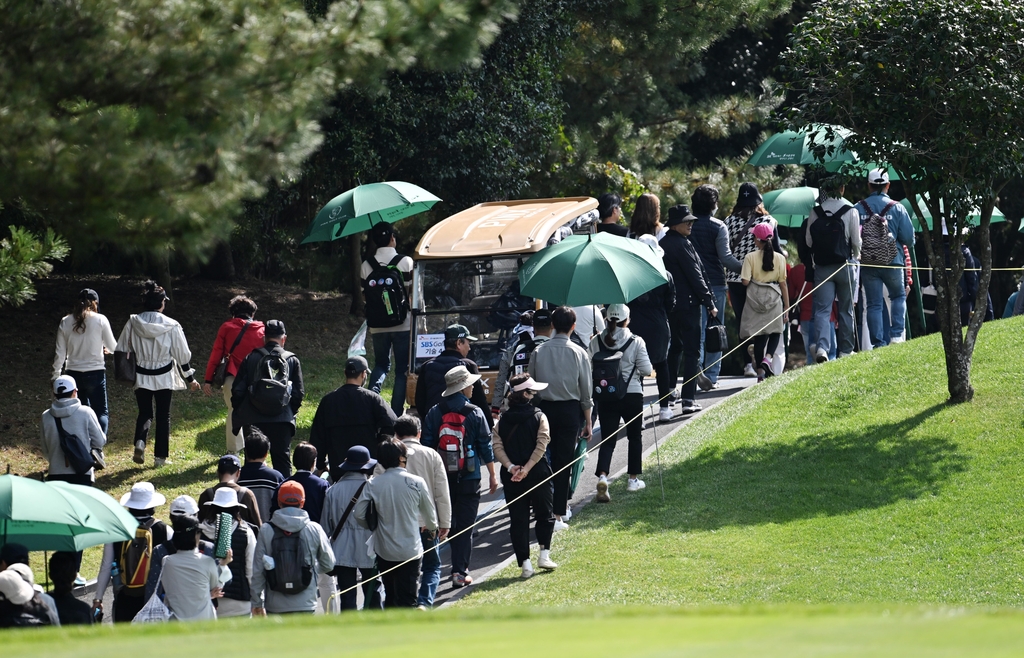 [이태원 참사] KLPGA, 우승 축하 물세례 않고 응원 자제