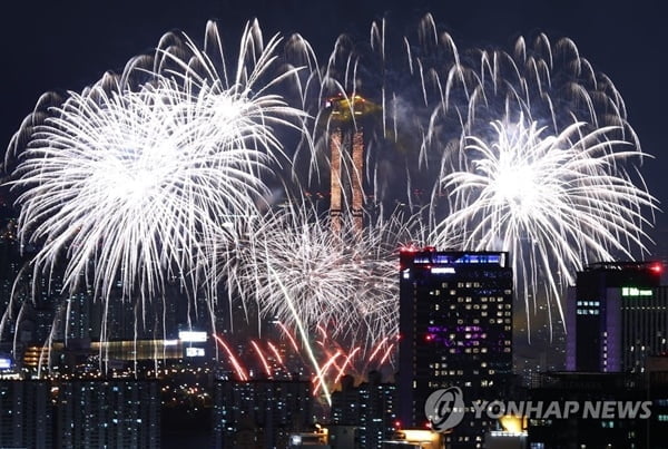 불꽃축제 100만 인파…한글날 연휴 서울 곳곳 혼잡 예상