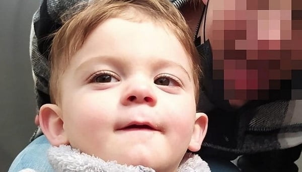 2살 아기 '마약 과다복용' 사망…머리 밀고 출석한 父
