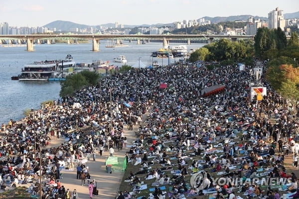 3년만에 열린 여의도 '불꽃축제'…곳곳서 교통체증