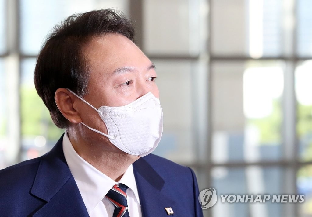 尹, '카카오 먹통'에 "국가 대응 필요…공정위서 검토 중"