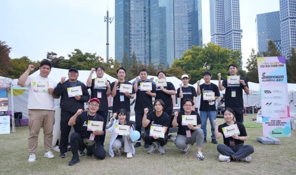 성수동 서울숲 꽃길만걸어요 축제, 건강 100세 응원 '시니어벤저스'가 떴다