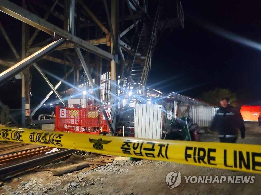 봉화 사고 광산 진입로 확보 난항…"구출 2~3일 지연"