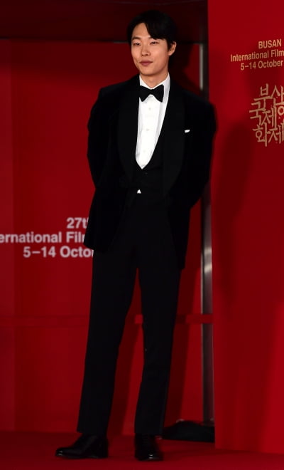 [TEN 포토] 류준열 '전여빈 잘 찍고 있나?'(27th BIFF)