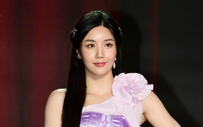 권은비 "르세라핌 김채원, 티저보더니 '역대급'으로 예쁘다고"