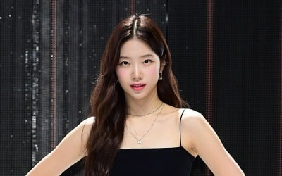 르세라핌 카즈하 "첫 컴백 부담감 느껴…데뷔곡 '피어리스' 뛰어 넘겠다"