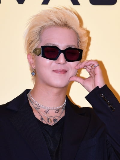 [TEN 포토] 위너 송민호 '하트에 미소는 덤'