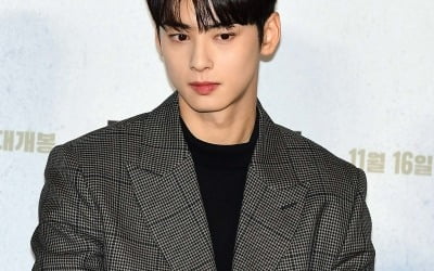 [TEN차트] 아스트로 차은우, 웹툰 주인공 같은 외모를 가진 남자 가수 1위