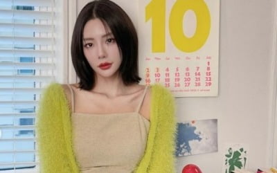 '사업가♥' 클라라, 어딘가 달라진 분위기… 단발도 찰떡 소화 [TEN★]