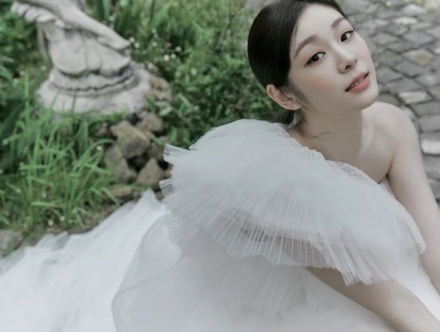 '결혼' 김연아, ♥고우림과 웨딩 화보 추가 공개…비슷한 그림체의 황홀경
