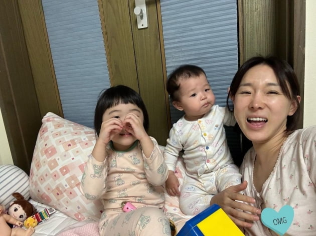 '문재완♥' 이지혜, "사진 한 장 찍기 이렇게 힘드냐" 딸둘맘의 넋두리