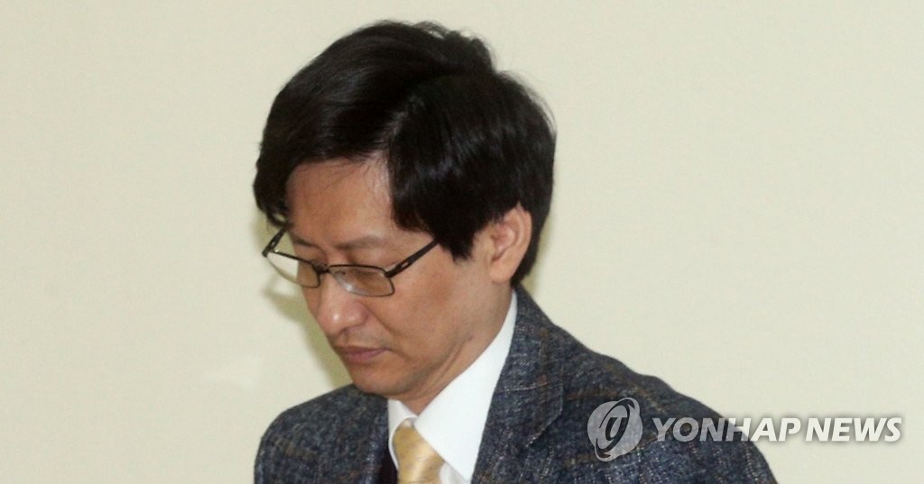 대통령실, 강규형 前KBS이사 '文정부 소송비' 지급 방침