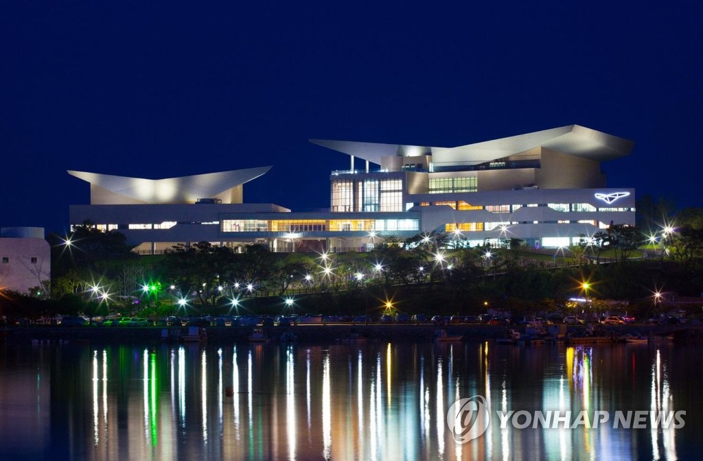 윤이상국제음악콩쿠르 개막…14개국 첼리스트 22명 경쟁