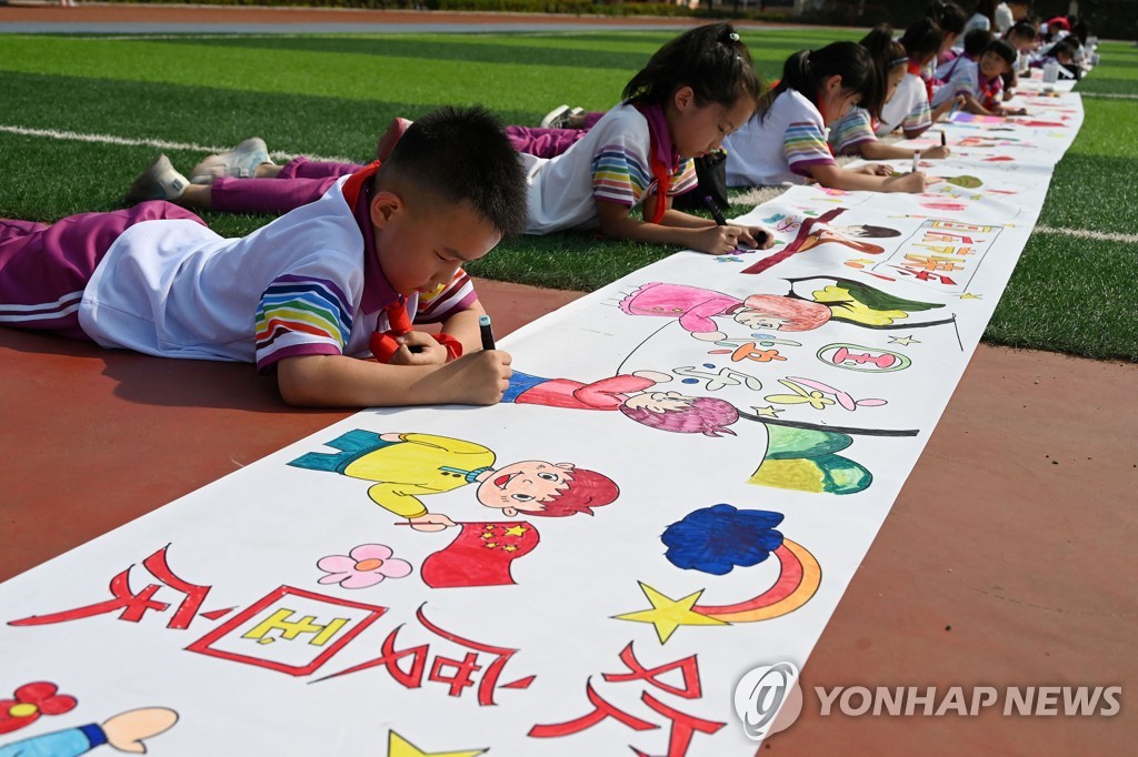 중국서 '영어 교육 축소' 논쟁…전인대 "수업 시간 줄여야"