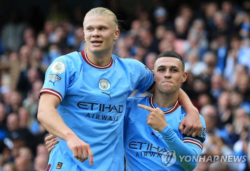 Hat-trick de Hallan em casa no derby de Manchester... Man City vence por 6-3