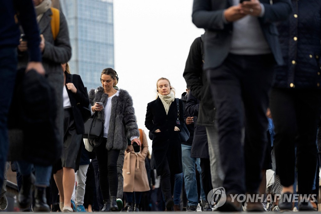 伊 과학자들 "서머타임 11월 한달 연장하면 971억원 절약"