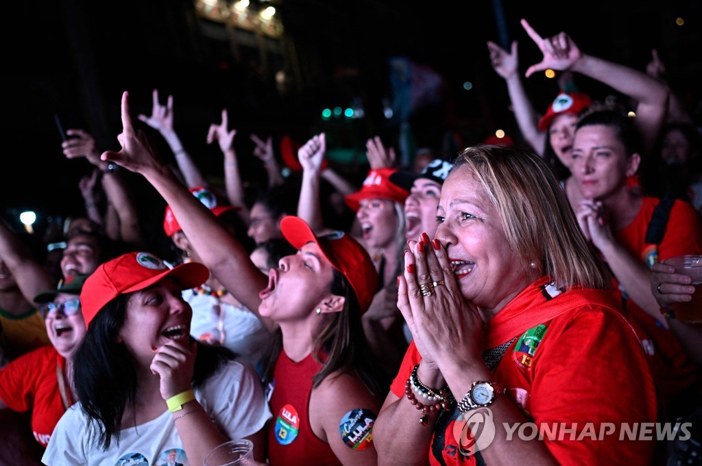 '좌파 대부' 룰라, 브라질 대선 1.8%P차 신승…12년만에 재집권(종합2보)