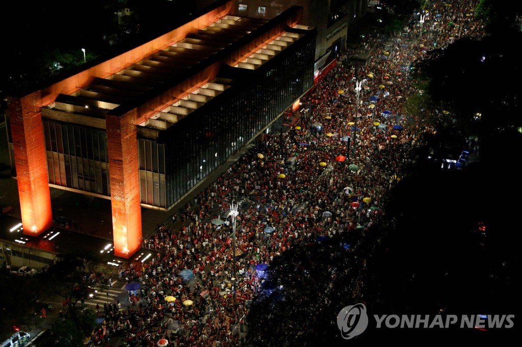 '좌파 대부' 룰라, 브라질 대선 1.8%P차 신승…12년만에 재집권(종합2보)