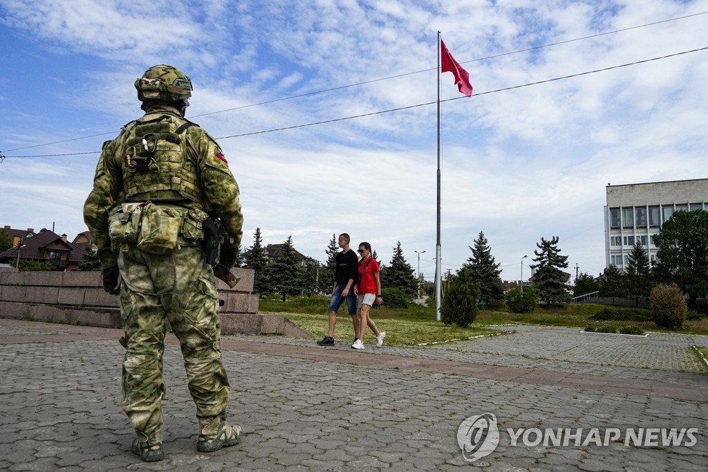 러 점령지 계엄령에 우크라 "재산 약탈의 가짜 합법화"