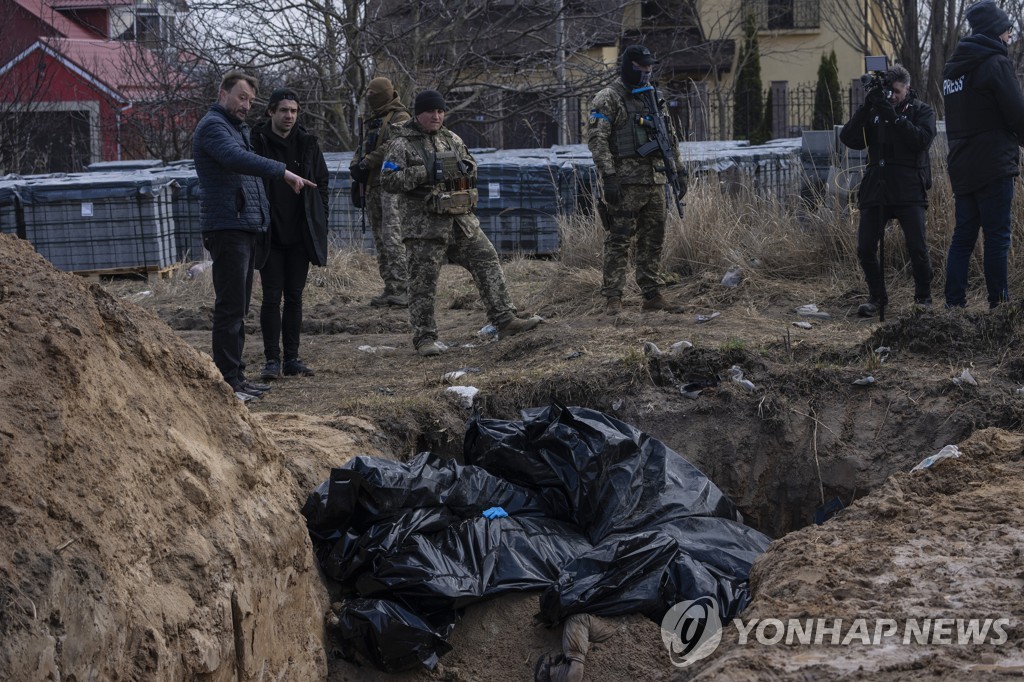 유엔 조사위 "우크라서 전쟁범죄 다수 자행…중대한 위법"