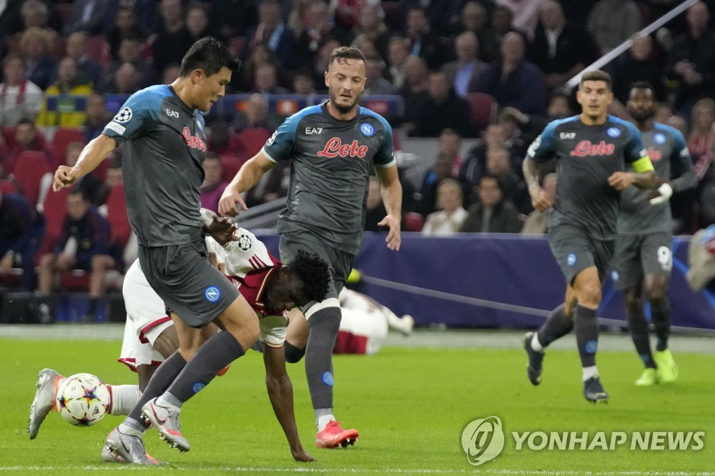 김민재 버틴 나폴리, 아약스에 6-1 대승…토트넘은 무승부