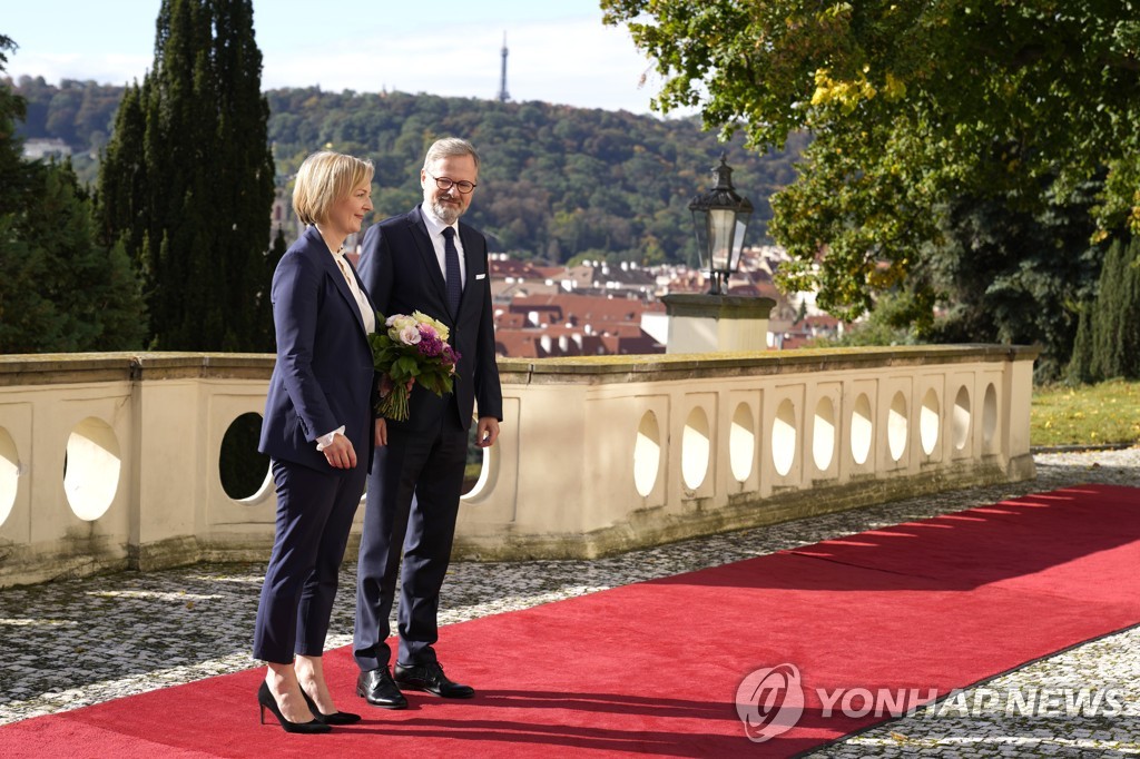 'EU＋α' 유럽정치공동체 오늘 첫 회동…반러 결속 강화 시도