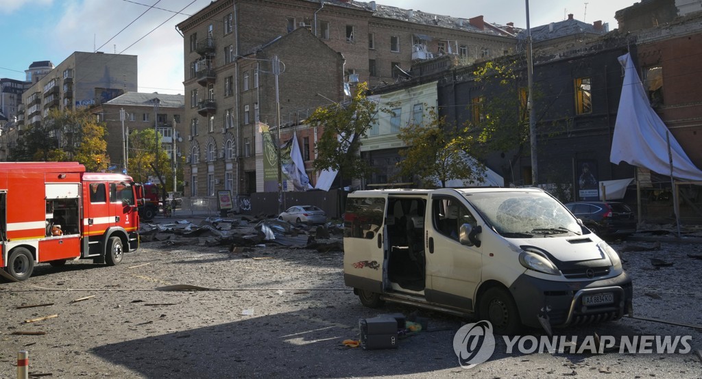우크라, 크림대교 폭발 후 감행된 러 키이우 공습에 "복수할 것"