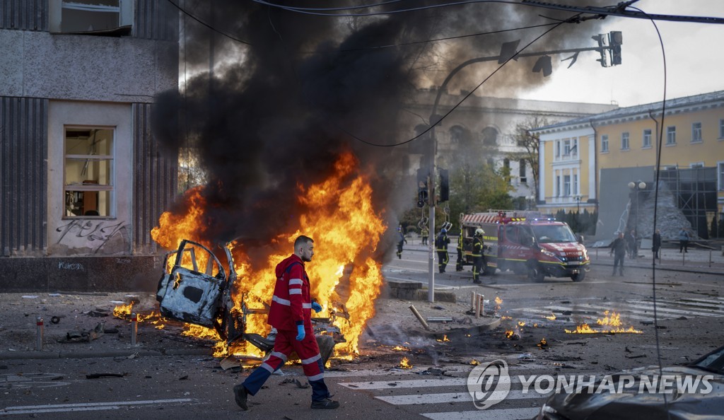 나토, 우크라 추가 군사지원 논의…"방공체계 지원이 최우선"(종합)