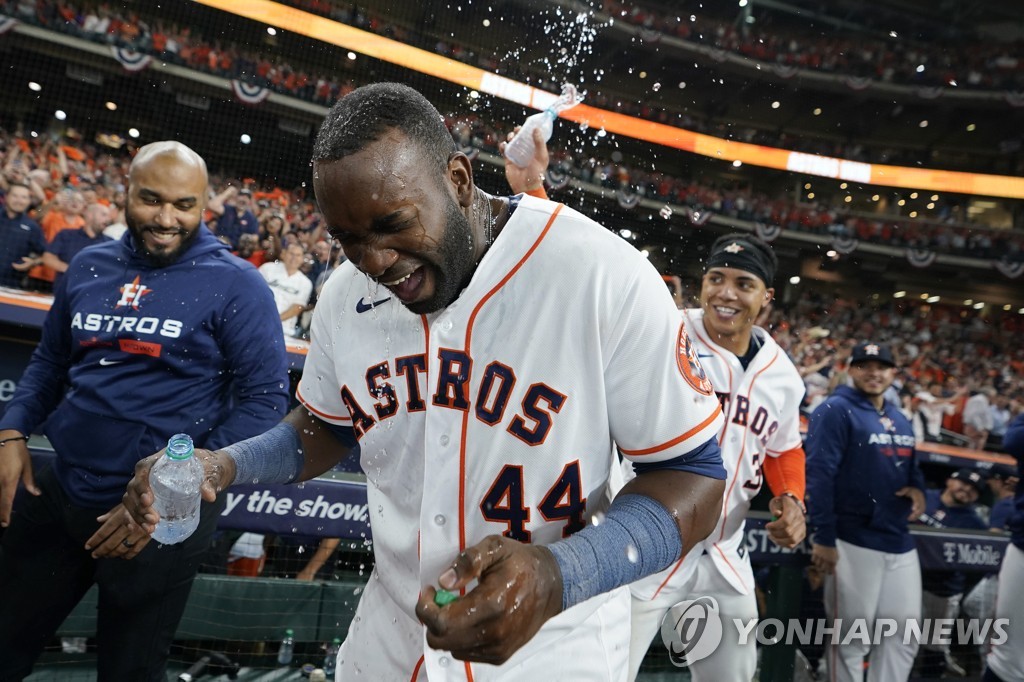 휴스턴, 시애틀 잡고 ALDS 1차전 승리…알바레스 끝내기 홈런