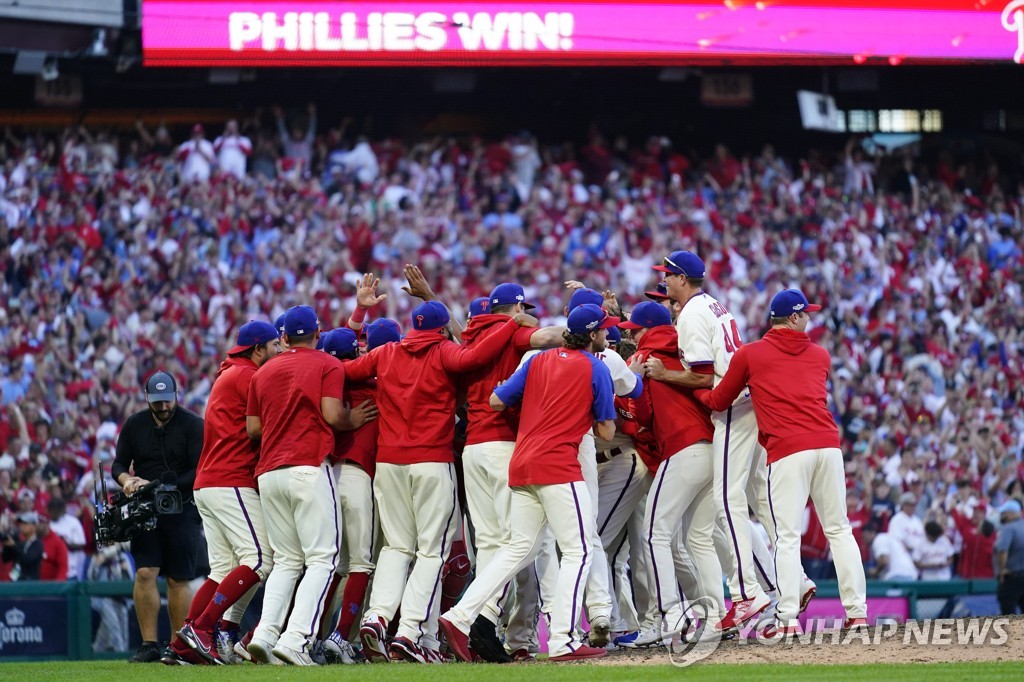 김하성, MLB 포스트시즌 첫 타점…샌디에이고, 24년만에 NLCS행(종합)