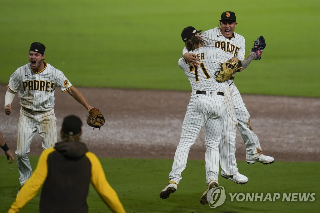 김하성, MLB 포스트시즌 첫 타점…샌디에이고, 24년만에 NLCS행(종합)