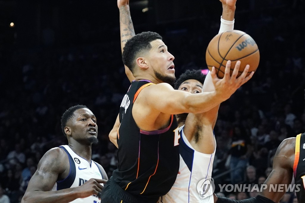 NBA 피닉스, 댈러스에 극적 역전승…개막전서 PO 탈락 아픔 갚아