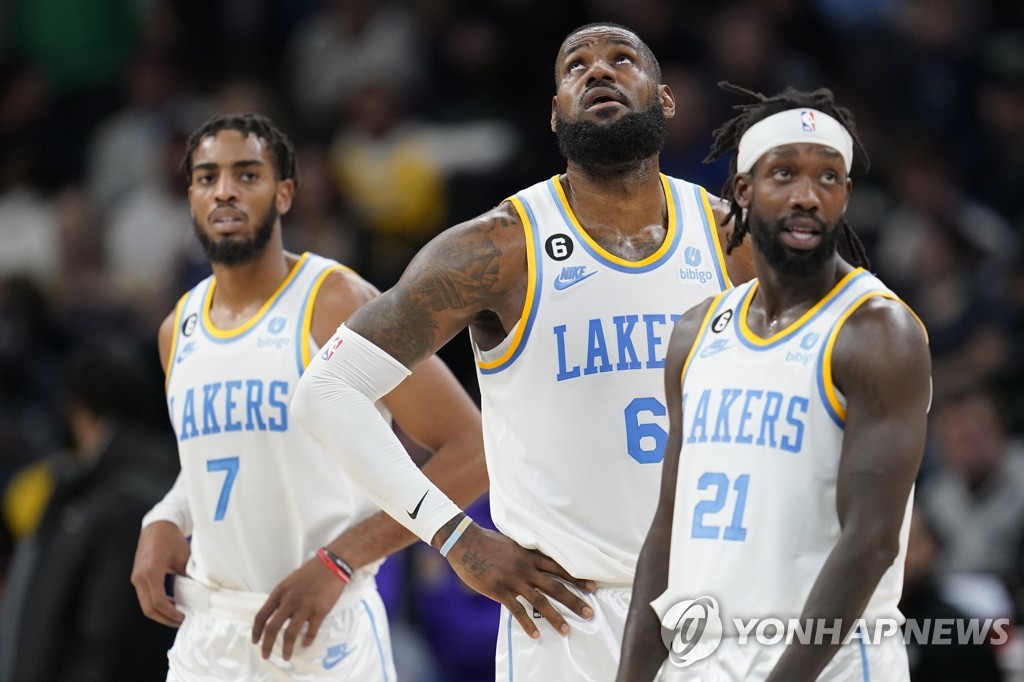 LA 레이커스 8년 만에 개막 5연패…NBA 30개팀 중 꼴찌