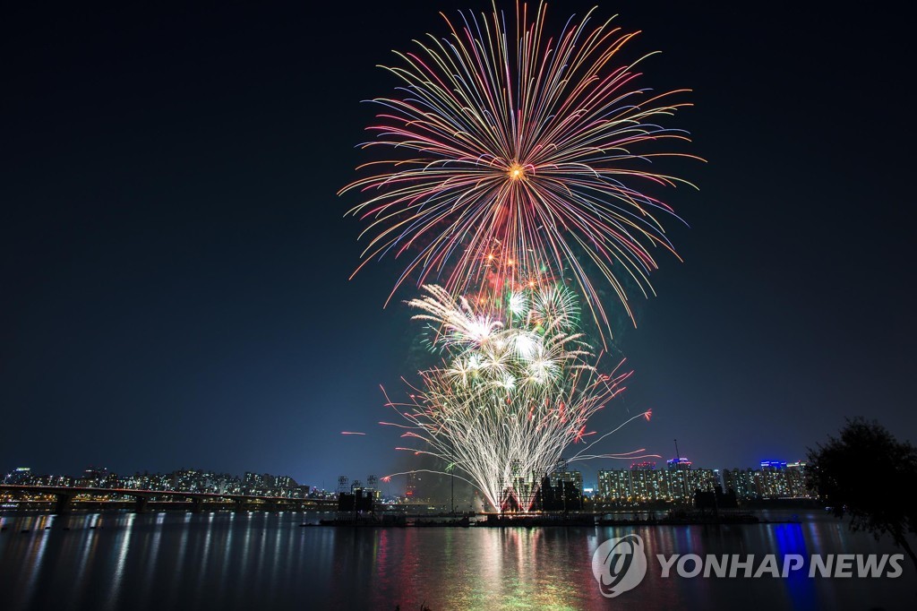 '한글날 연휴' 불꽃축제 등 대규모 행사·집회…교통정체 예상