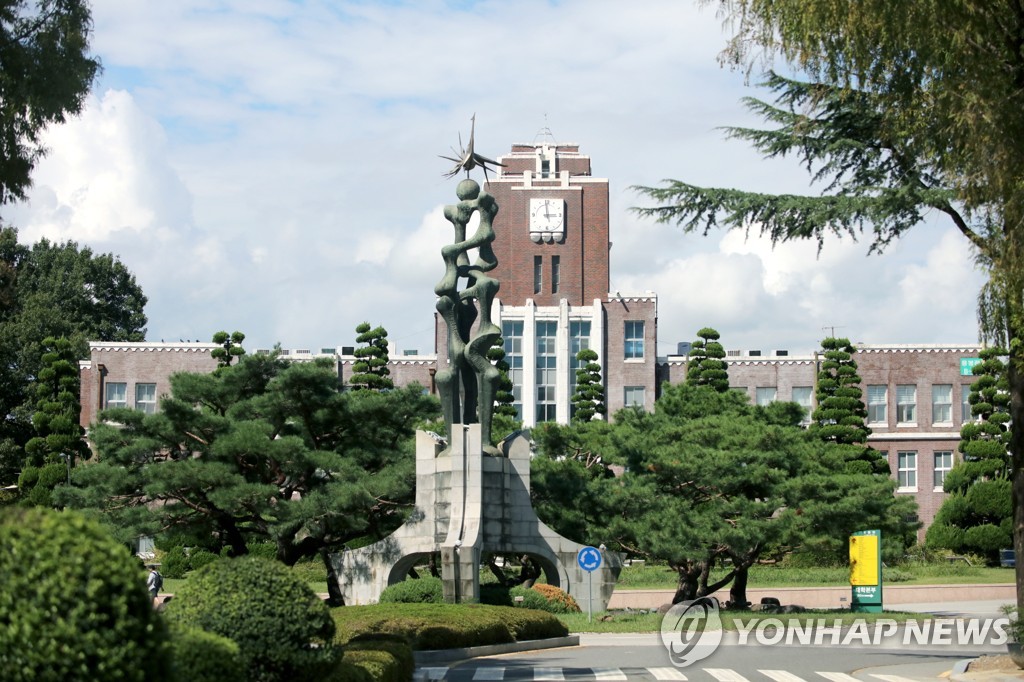 '들쭉날쭉' 대학 졸업생 A학점 비율, 이대 24%·수원대 1%