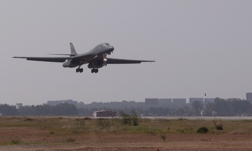 北도발 우려속 美전략폭격기 B-1B 괌 전개한듯…한반도서 2시간