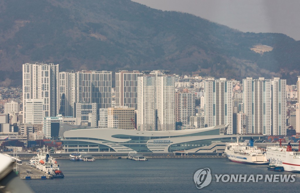 무비자 관광 시작됐지만…여전히 발 묶인 일본행 여객선