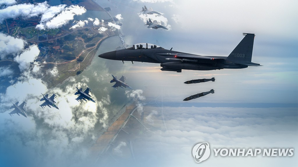 北, 전투기·폭격기 등 12대 시위비행…F-15K 등 30여대 대응(종합)