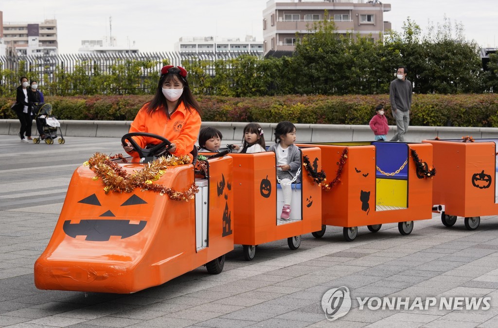 [이태원 참사] 외국 핼러윈 사전대비…숙소·차량 통제에 알콜금지도