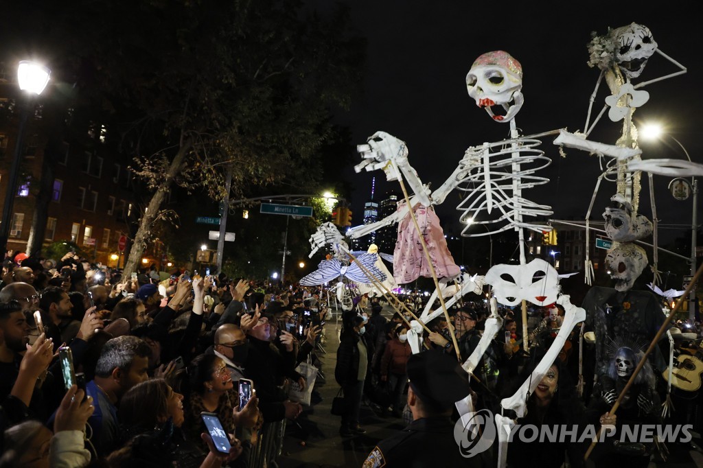 [이태원 참사] 외국 핼러윈 사전대비…숙소·차량 통제에 알콜금지도