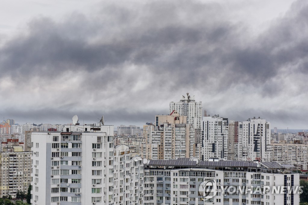 우크라 키이우에서 큰 폭발로 사상자 여러명…미사일 공습인듯(종합)