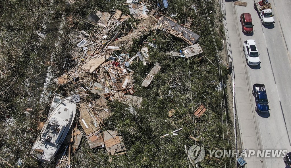 플로리다 휩쓴 허리케인 북상에 美 비상…바이든 "미국의 위기"