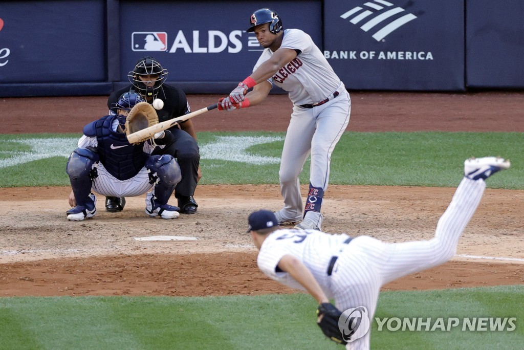 김하성 NLDS 첫 무안타…샌디에이고는 다저스 꺾고 2승 1패 리드(종합)