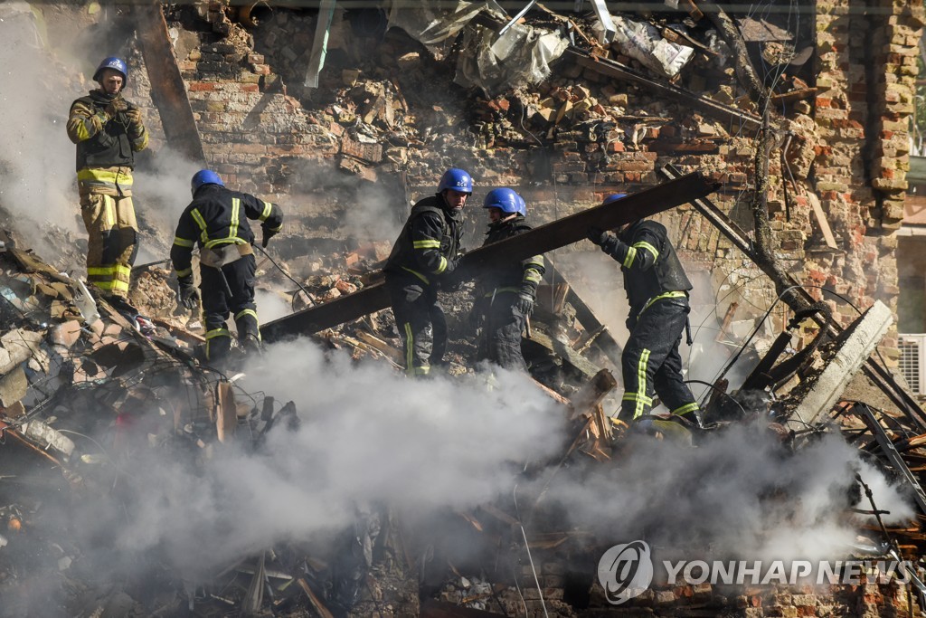 러, 우크라 주요도시 연일 공습…젤렌스키 "민간인 살해 테러"(종합)