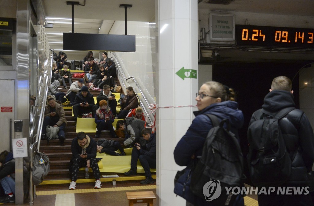 우크라에 또 대규모 공습…"키이우 80% 단수, 35만가구 정전"(종합2보)