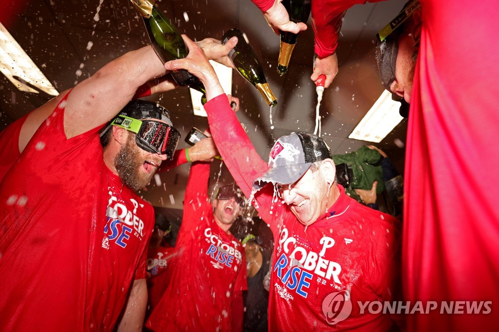 MLB 필라델피아, 톰슨 대행 정식 감독 승격…2년 계약