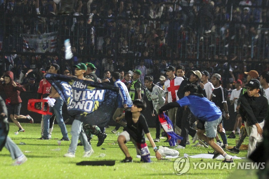 민병대 같은 인니 프로축구 팬클럽…광적 응원문화도 참사 원인(종합)